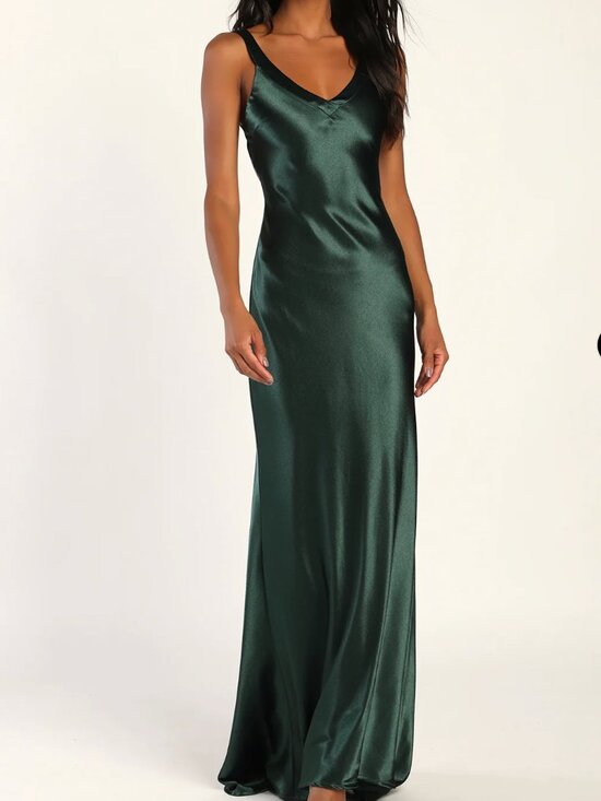 Lulus Dresses & Skirts - Lulus Emerald Green Satin Maxi - S